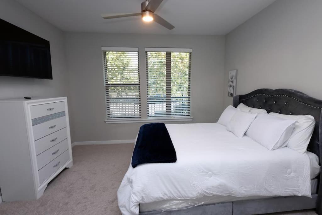 Comfortable Getaway Downtown Htx Хюстън Екстериор снимка
